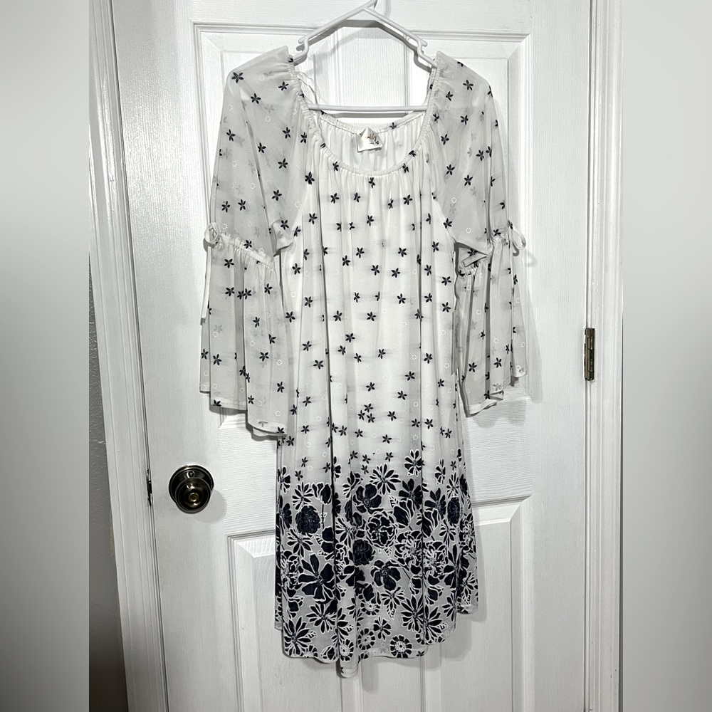 BNWT siren Lily Easter spring flowy floral ladies dress white and navy blue sz m